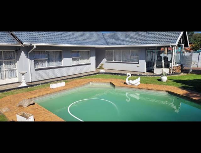 3 BEDROOM HOUSE FOR SALE IN SOUTH CREST